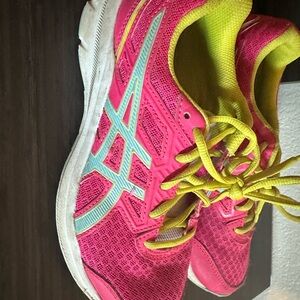 Aasics size 5 athletic shoes pink excellent condition women’s size 5